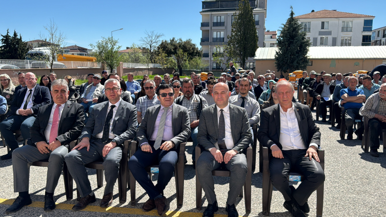 Kırklareli'nde çiftçilere yerli hibrit ayçiçeği tohumu dağıtıldı